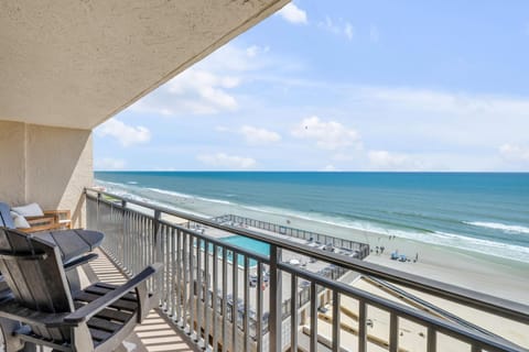 New Listing! Dog-friendly direct oceanfront with private balcony and heated rooftop pool House in Edgewater