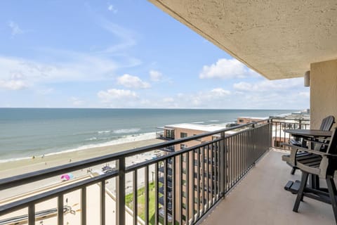 New dog-friendly Listing! Updated direct oceanfront with spacious balcony and heated pool House in Edgewater