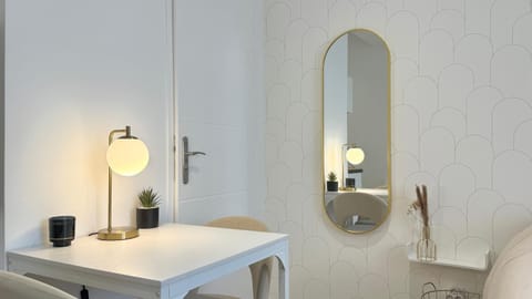 Seating area, Dining area, heating, internet