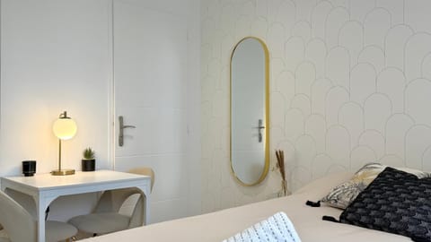 Bed, Photo of the whole room, Seating area, Dining area, Bedroom, heating, internet