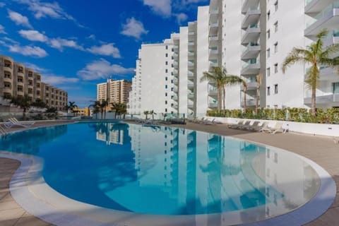 Property building, Day, City view, Pool view, Swimming pool, sunbed
