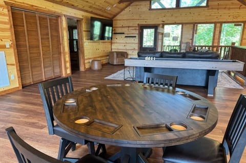 Poppy Bills Retreat - Private Indoor Pool, Large Game Room + Outdoor Hot Tub House in Sevierville