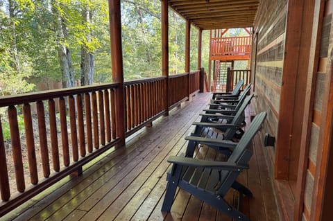 Poppy Bills Retreat - Private Indoor Pool, Large Game Room + Outdoor Hot Tub House in Sevierville