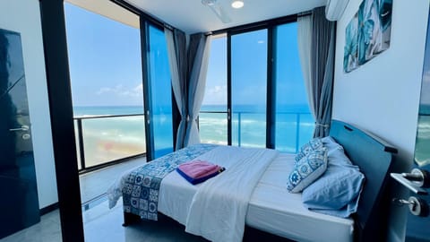 Bed, Natural landscape, Photo of the whole room, Bedroom, Sea view, towels