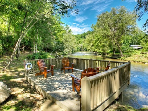 Waterwheel on the Cartecay House in East Ellijay