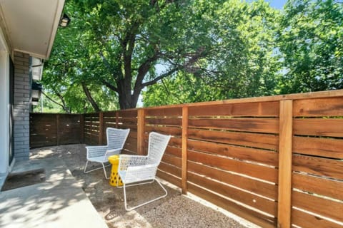 Walk to ATT Stadium Apartment in Arlington