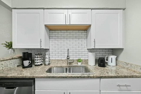 Walk to ATT Stadium Apartment in Arlington