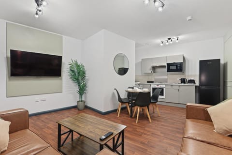 TV and multimedia, Living room, Seating area, Dining area, oven, stove