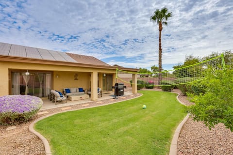 Spacious and Fenced Yard Pet-Friendly Surprise Home House in Surprise