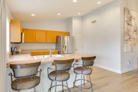 Spacious and Fenced Yard Pet-Friendly Surprise Home House in Surprise