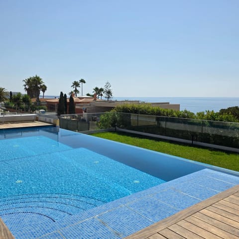 Day, Swimming pool