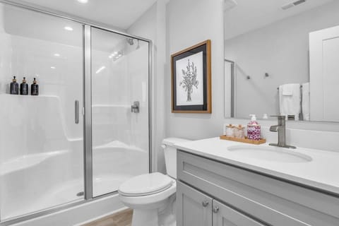 Luxury 5BR- Heated Pool FREE for Sept-Oct House in Carolina Beach