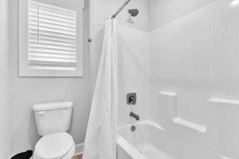 Luxury 5BR- Heated Pool FREE for Sept-Oct House in Carolina Beach