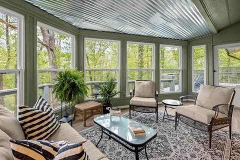 Lakefront Trail-Side Retreat - Sleeps 15 & Pets OK House in Bella Vista