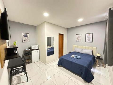 Bed, Photo of the whole room, Bedroom, minibar, towels