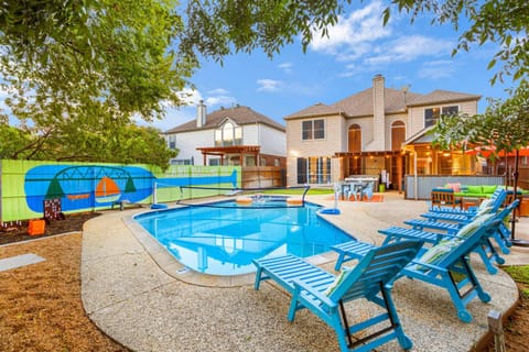 Resort Style Backyard Pool Pickleball Court House in Lake Dallas