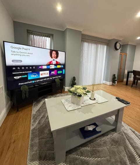 Communal lounge/ TV room