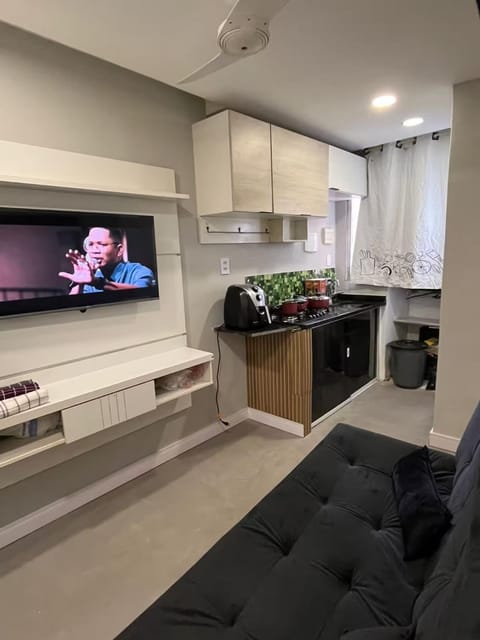 Communal lounge/ TV room, TV and multimedia, Seating area, stove