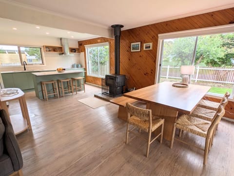 Kitchen or kitchenette, Seating area, Dining area, pet friendly