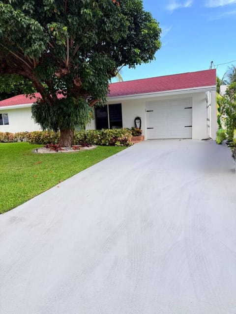Dockside dreams House in Lake Clarke Shores