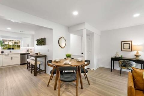 Stroll to Downtown Alpharetta AND Avalon Shops House in Alpharetta