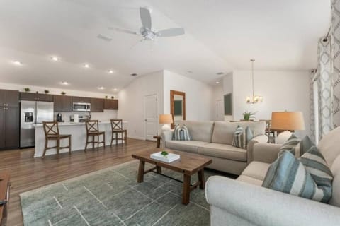 Large 3 bedroom with Pool and Golfcart House in Leesburg