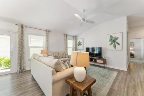 Large 3 bedroom with Pool and Golfcart House in Leesburg