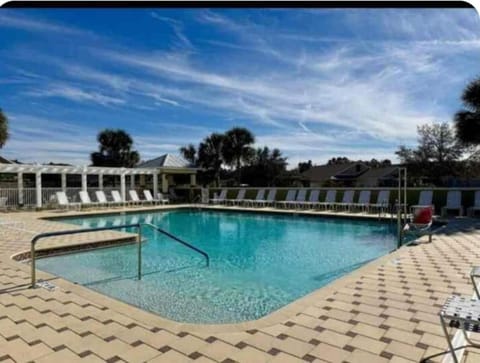 Large 3 bedroom with Pool and Golfcart House in Leesburg