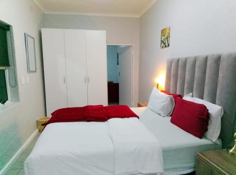 Neo & Ruks Rooms Parow 5 Bed and Breakfast in Cape Town