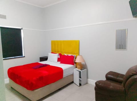 Neo & Ruks Rooms Parow 5 Bed and Breakfast in Cape Town