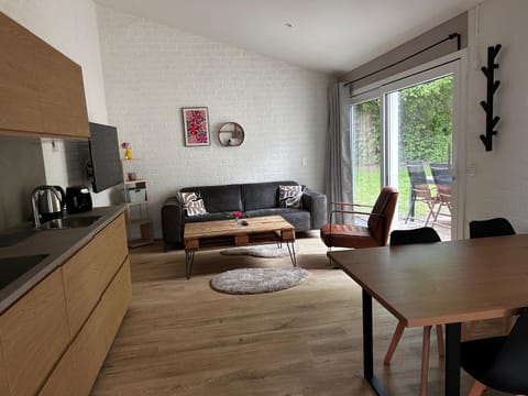Kitchen or kitchenette, Seating area