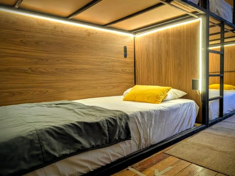 Bedroom, bunk bed