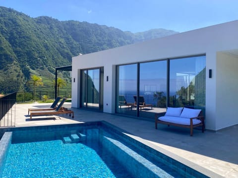 Natural landscape, Mountain view, Pool view, Swimming pool, sunbed