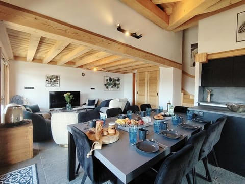 Living room, Dining area