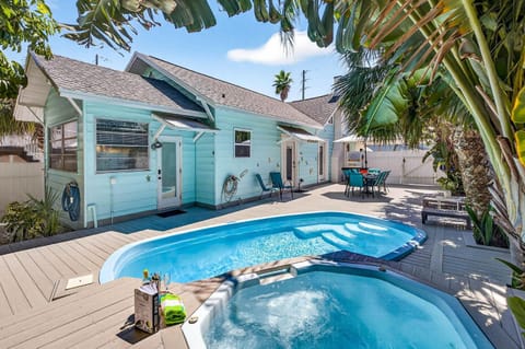 Coastal Beach Retreat House in Clearwater Beach