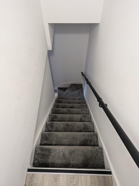 Modern Central Apartments with Balcony Apartment in Wellingborough