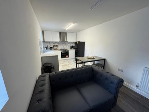 Modern Central Apartments with Balcony Apartment in Wellingborough