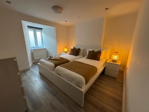 Modern Central Apartments with Balcony Apartment in Wellingborough