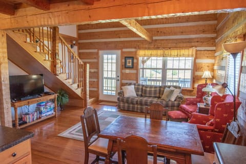 River Access, VIEWS, Sleeps 8, Fire Pit House in Watauga