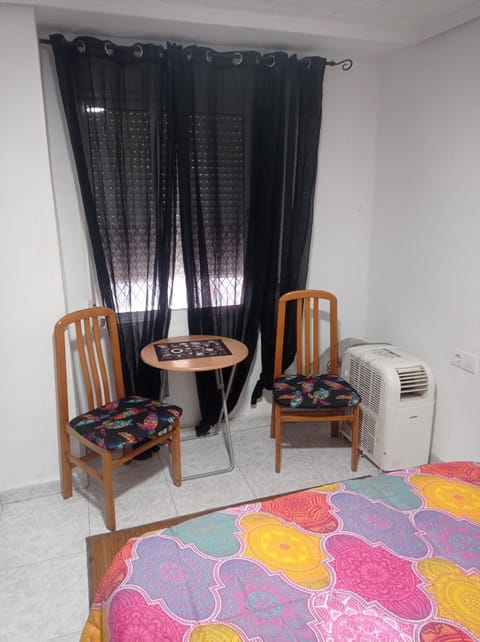 Habitación 1 en piso Compartido Familiar-Valencia Centro Bed and Breakfast in Valencia