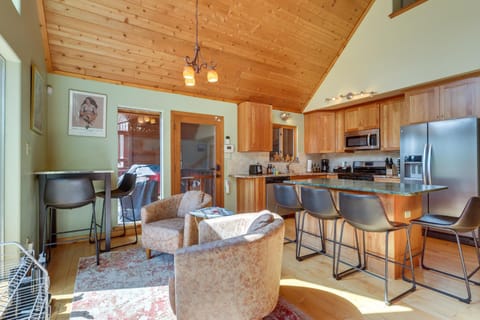 2 Min to Hiking Cabin with Deck in Angel Fire Cabin in Angel Fire