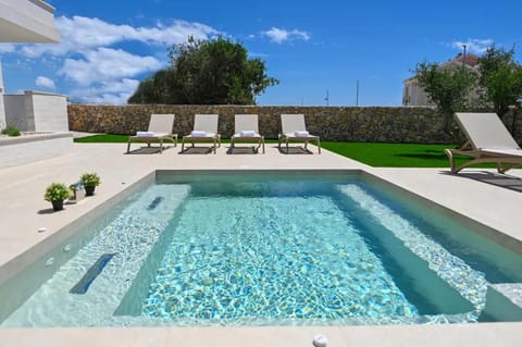 Patio, Day, Natural landscape, Garden, Garden view, Pool view, Swimming pool, sunbed