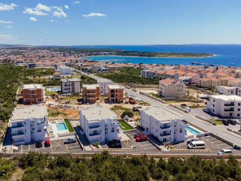 Property building, Day, Bird's eye view, City view, Sea view, Street view, Location, Parking