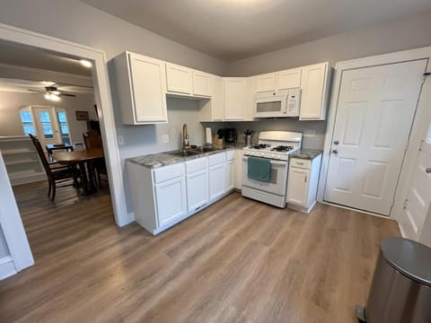 Beach town bungalow Apartment in Sheboygan
