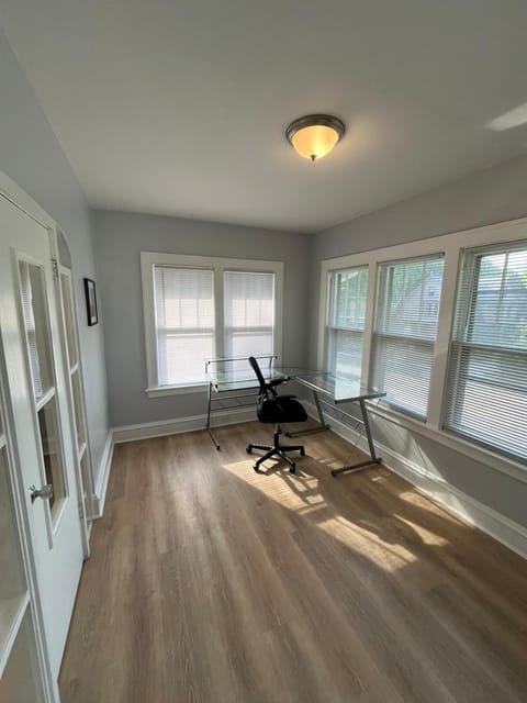 Beach town bungalow Apartment in Sheboygan