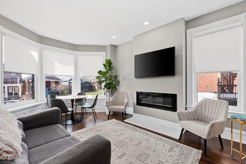 Living room, Seating area