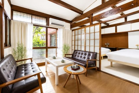 Bed, Living room, Photo of the whole room, Seating area, Bedroom