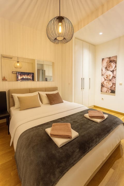 Bed, Photo of the whole room, Bedroom, towels