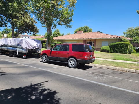 Peaceful family home House in Fresno