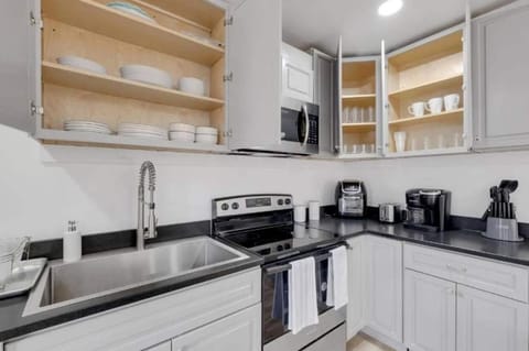 Spacious Duplex in Prime Nashville Location House in Nashville